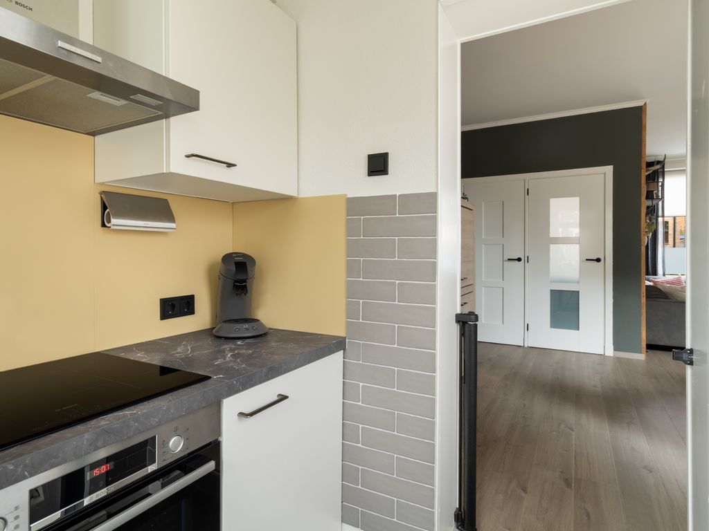 Vrijlandtstraat 64, Pernis