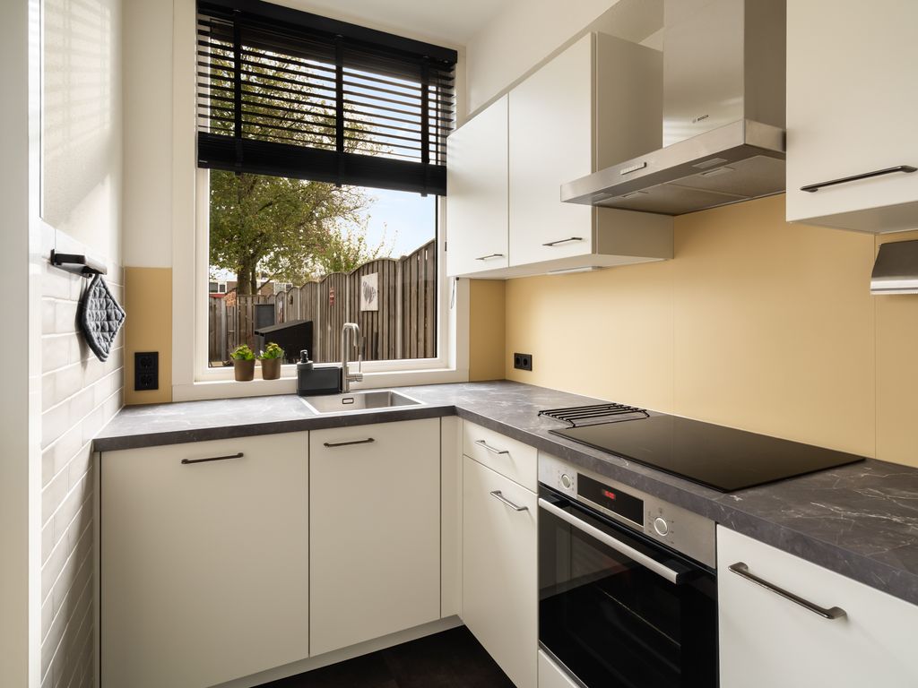 Vrijlandtstraat 64, Pernis