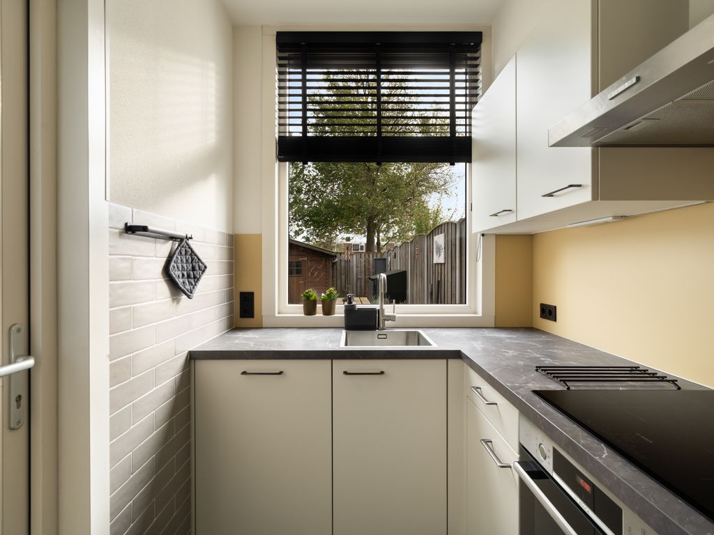 Vrijlandtstraat 64, Pernis