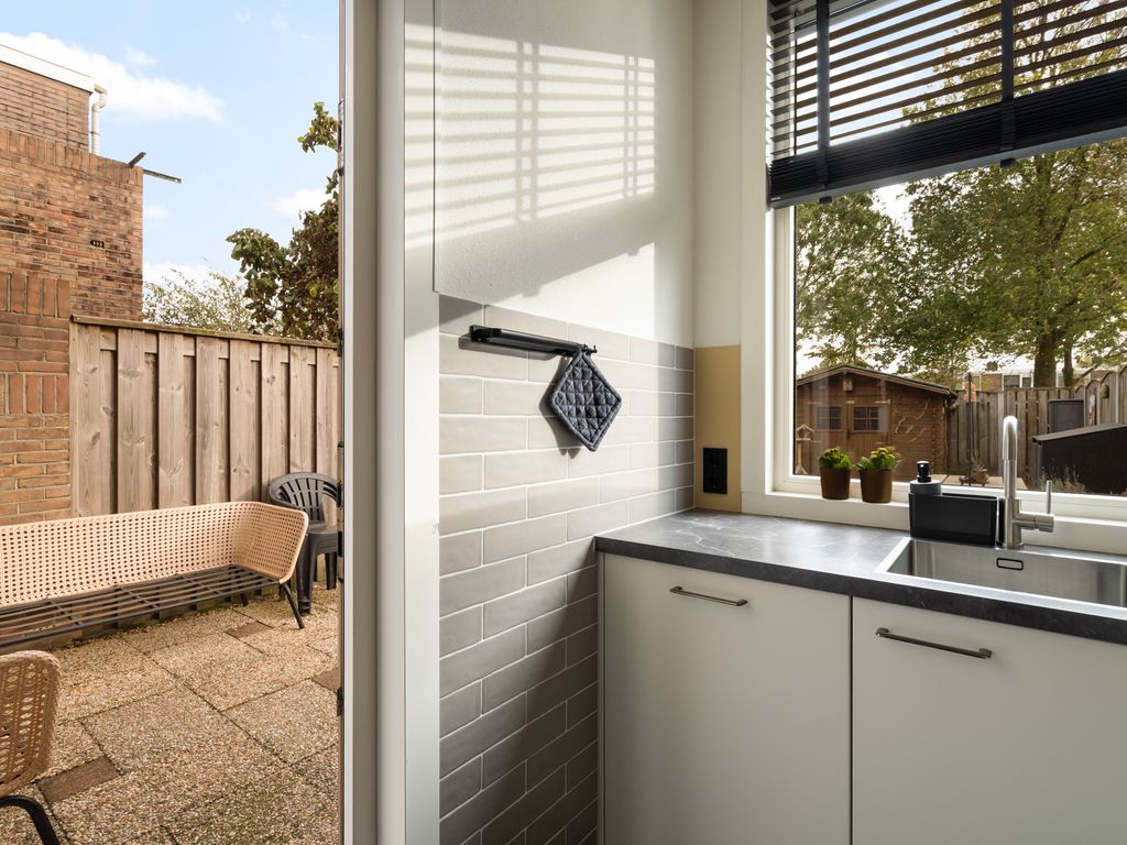 Vrijlandtstraat 64, Pernis