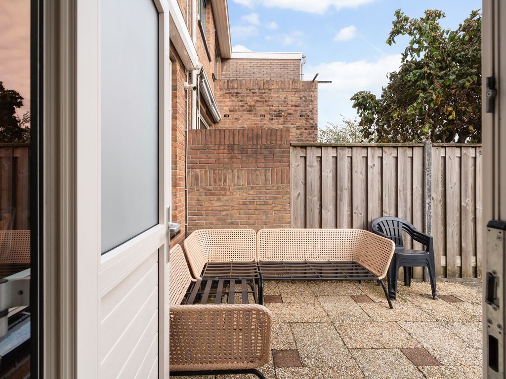 Vrijlandtstraat 64, Pernis