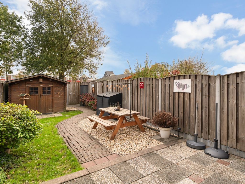 Vrijlandtstraat 64, Pernis