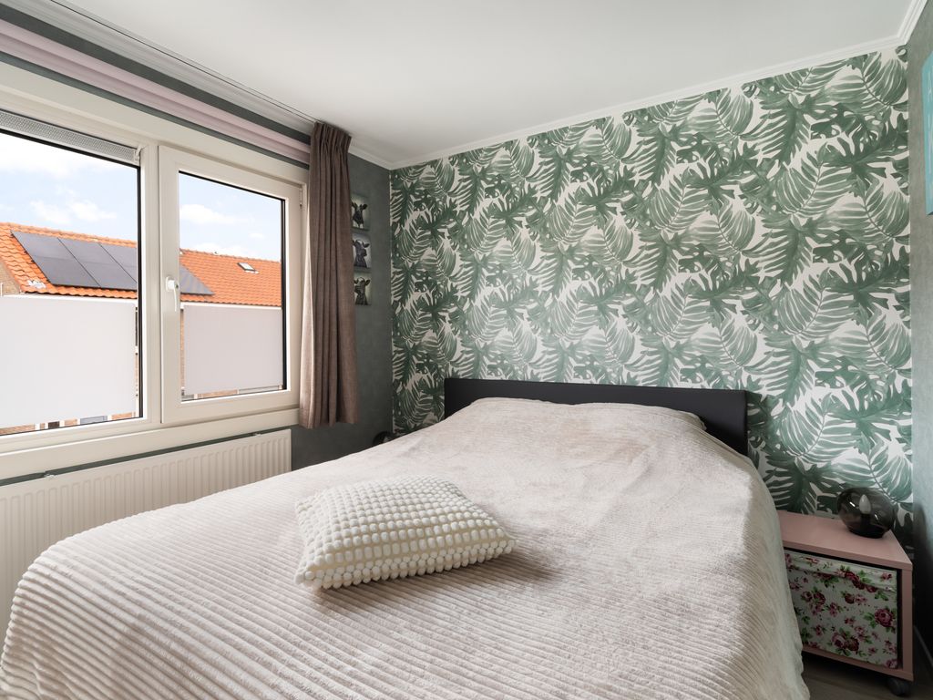 Vrijlandtstraat 64, Pernis