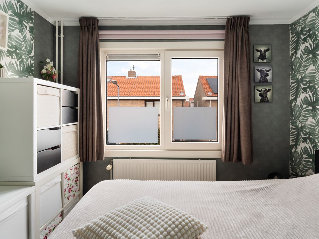 Vrijlandtstraat 64, Pernis