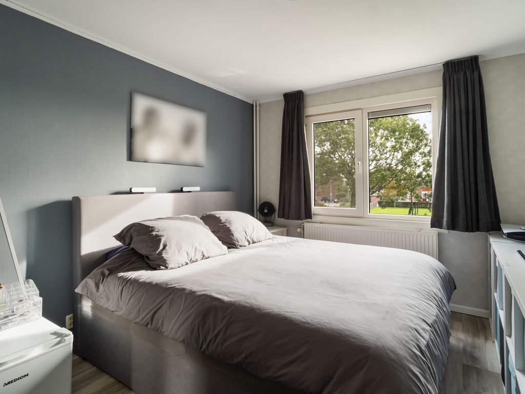 Vrijlandtstraat 64, Pernis