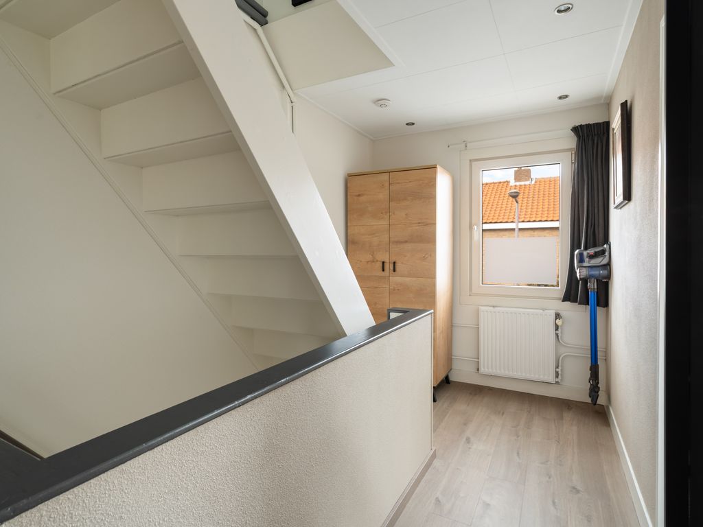 Vrijlandtstraat 64, Pernis