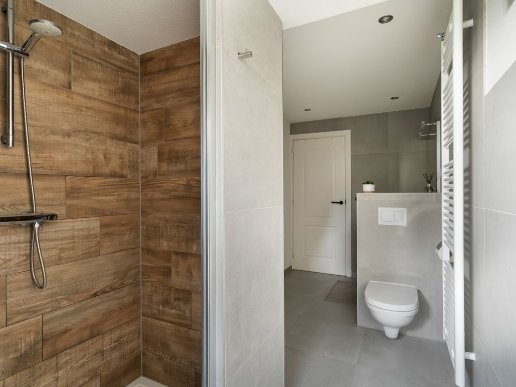 Vrijlandtstraat 64, Pernis