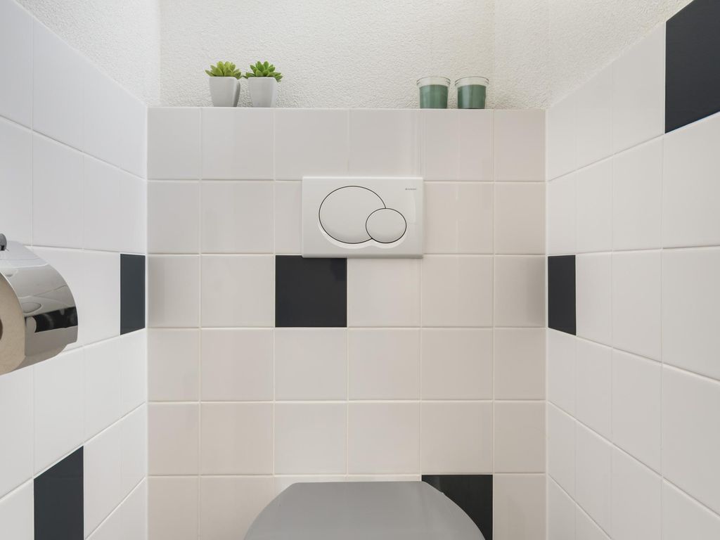 Vrijlandtstraat 64, Pernis