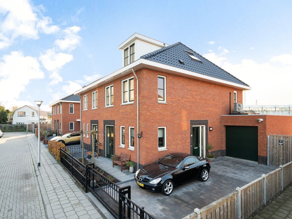 Vermaetweg 81, Pernis