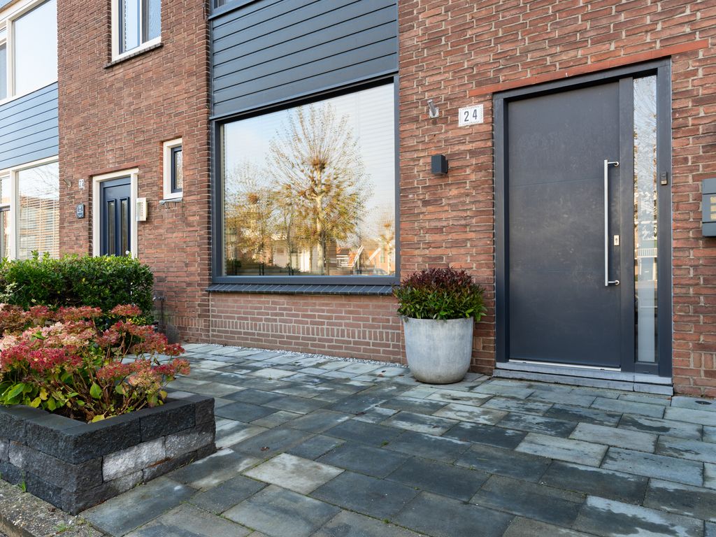 Cornelis van Dijckstraat 24, Pernis