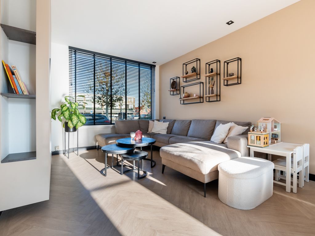 Cornelis van Dijckstraat 24, Pernis