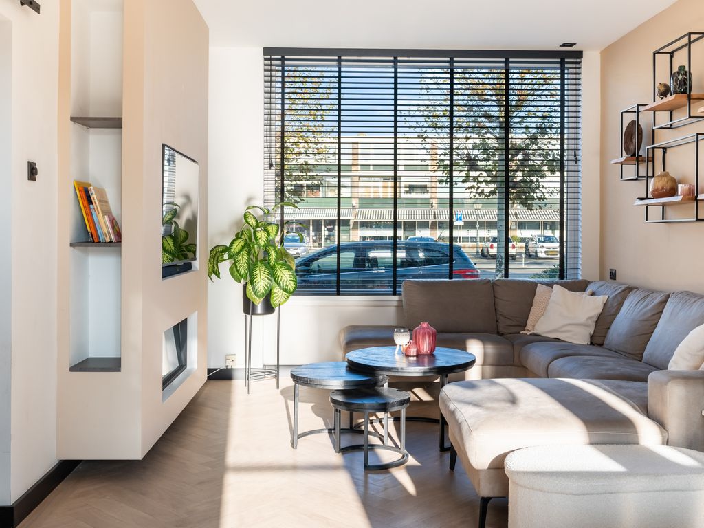 Cornelis van Dijckstraat 24, Pernis