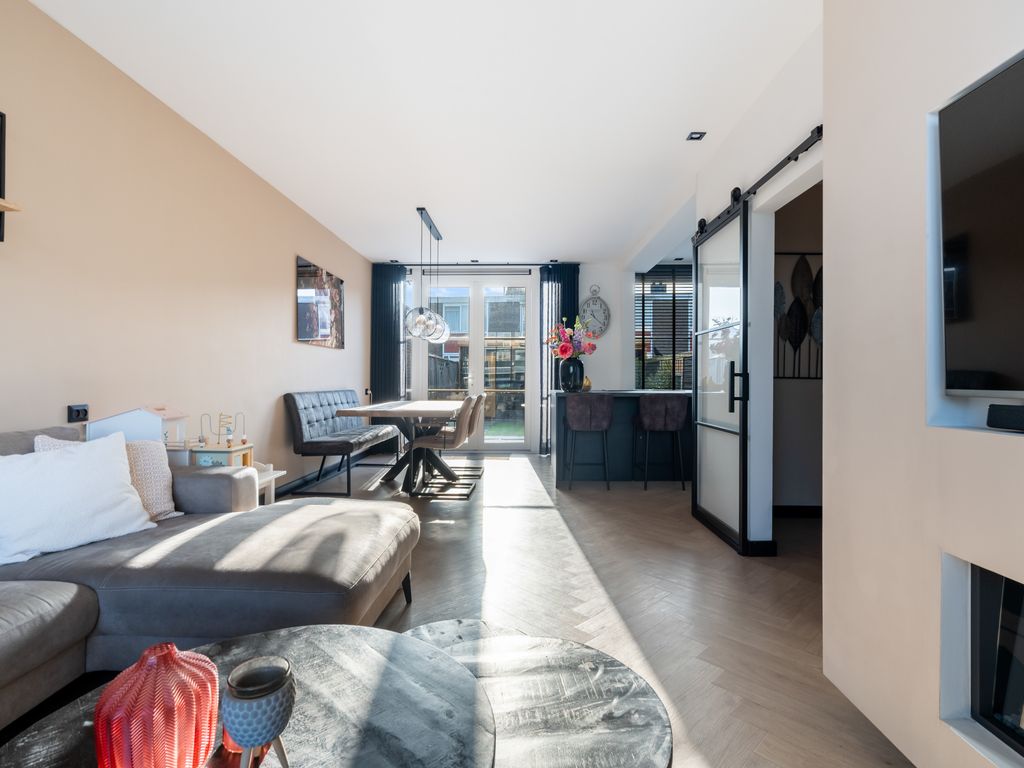 Cornelis van Dijckstraat 24, Pernis