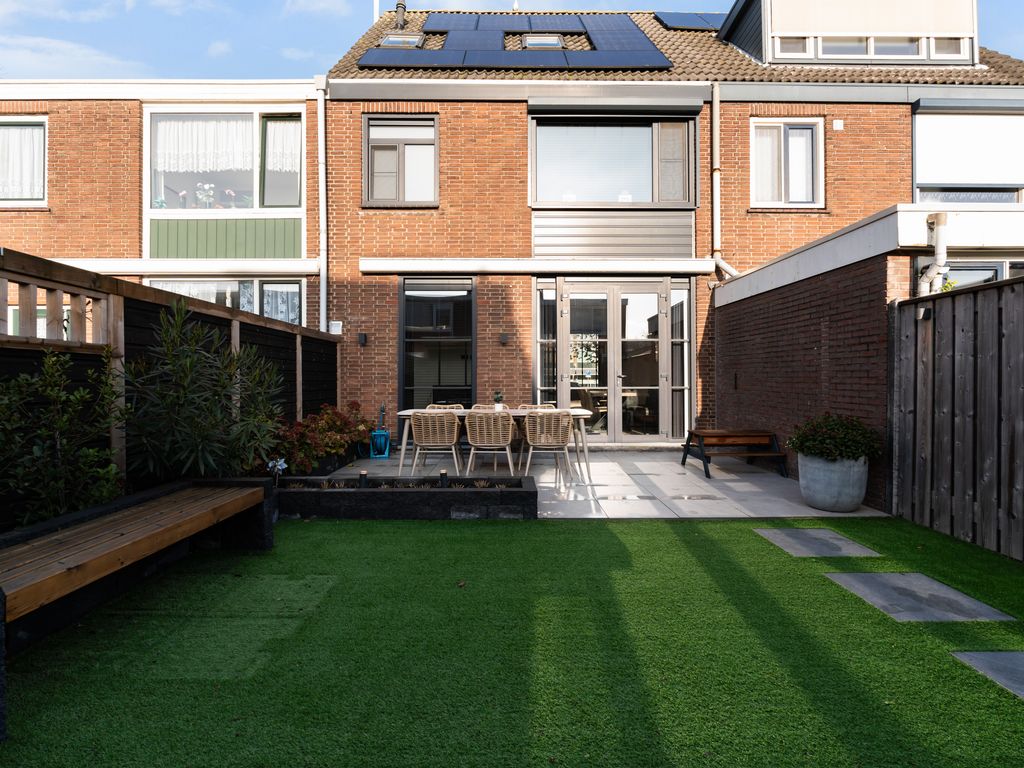 Cornelis van Dijckstraat 24, Pernis