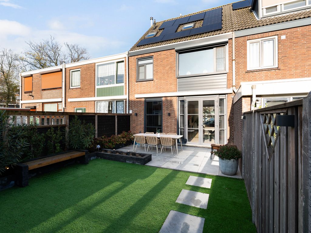 Cornelis van Dijckstraat 24, Pernis