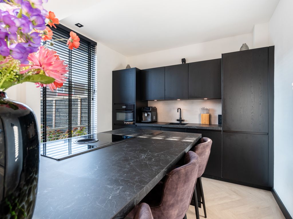 Cornelis van Dijckstraat 24, Pernis