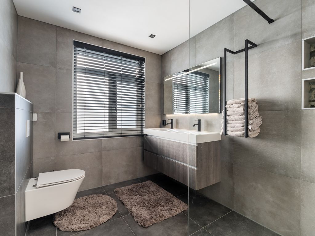 Cornelis van Dijckstraat 24, Pernis