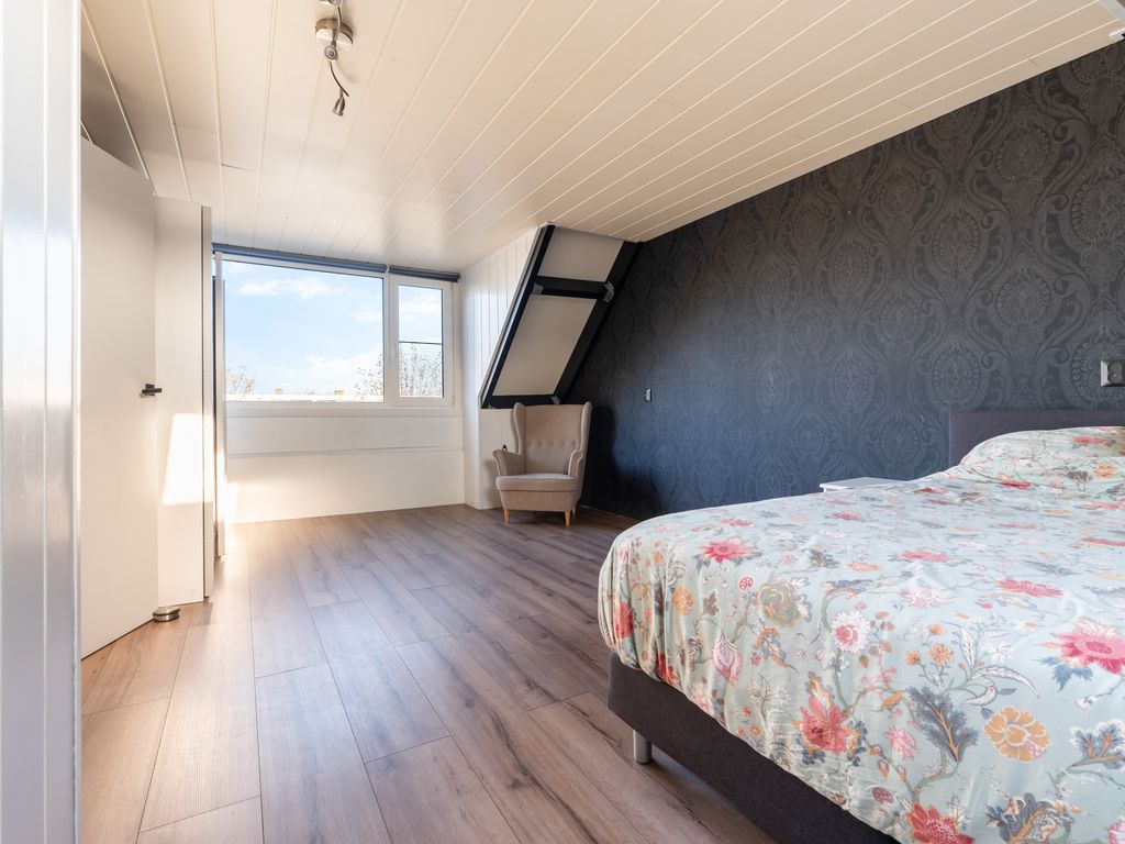 Cornelis van Dijckstraat 24, Pernis