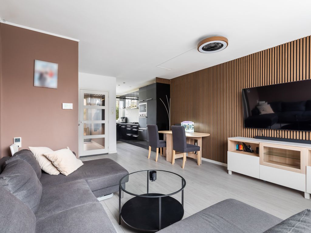 Toverfluitstraat 11, Hoogvliet