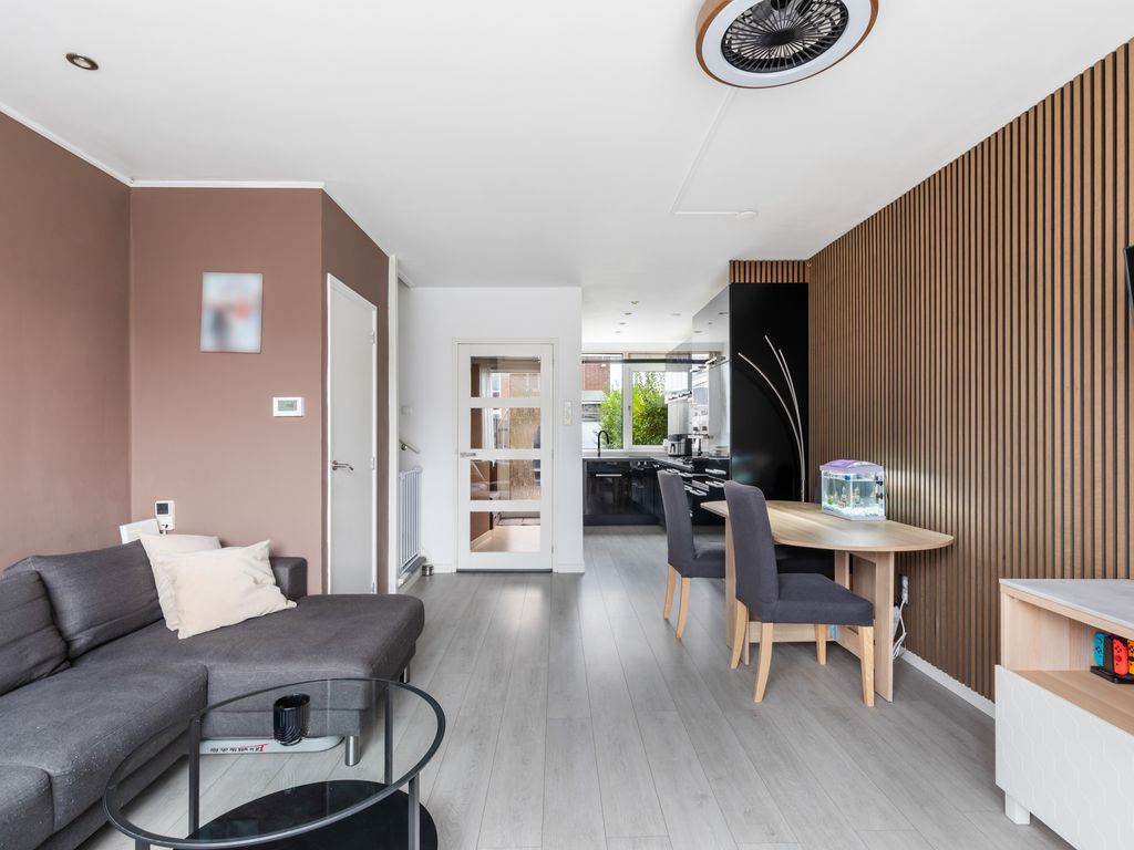 Toverfluitstraat 11, Hoogvliet