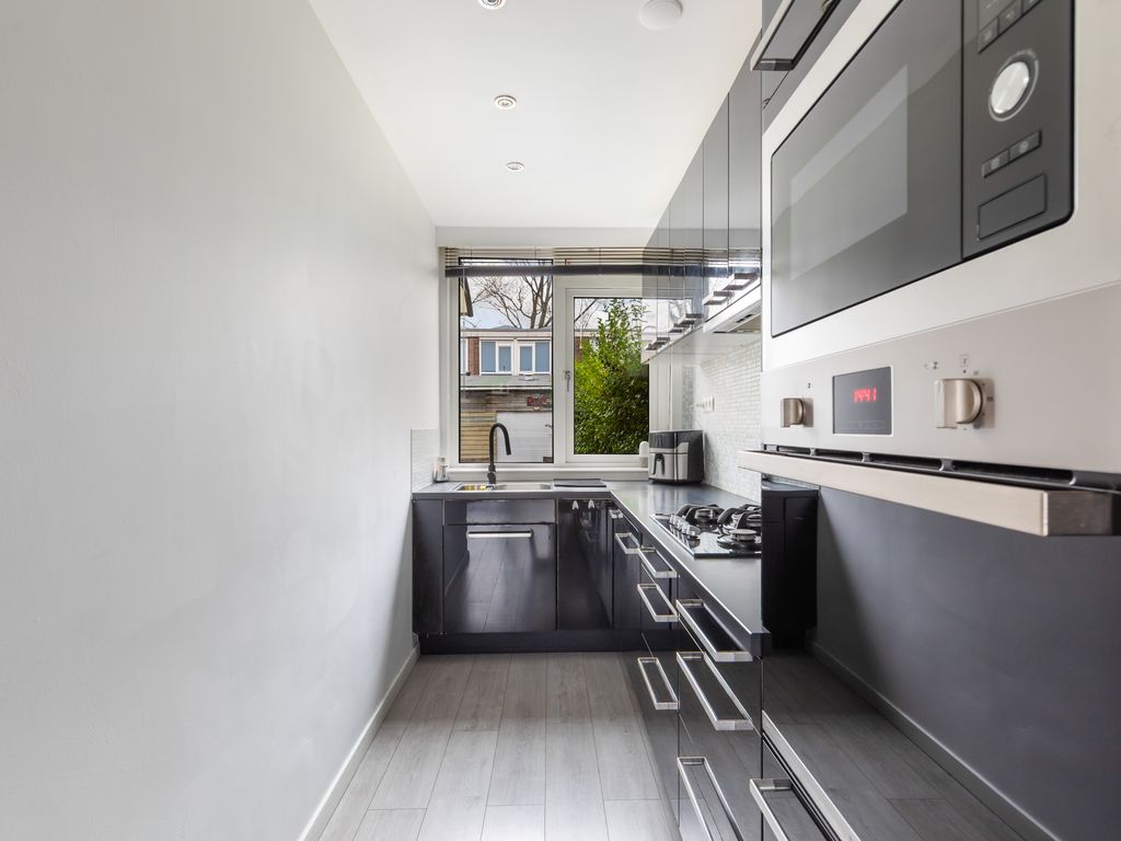 Toverfluitstraat 11, Hoogvliet