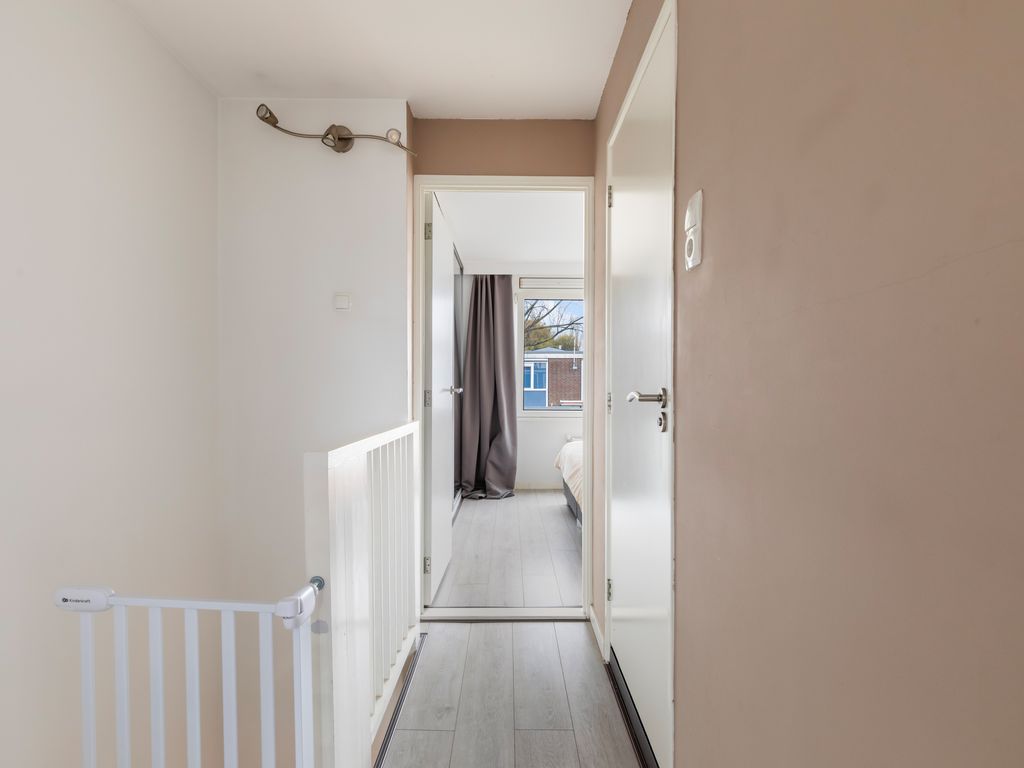 Toverfluitstraat 11, Hoogvliet