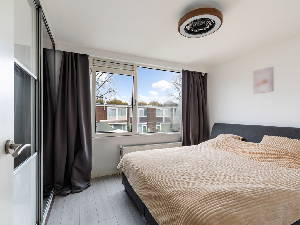 Toverfluitstraat 11, Hoogvliet