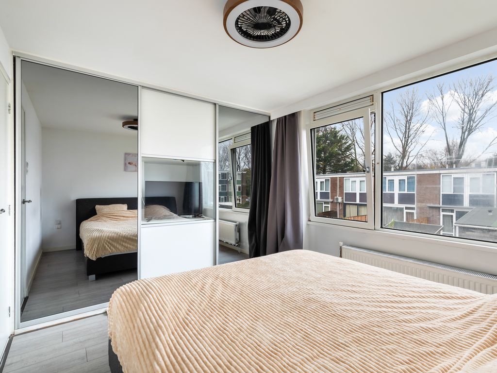 Toverfluitstraat 11, Hoogvliet