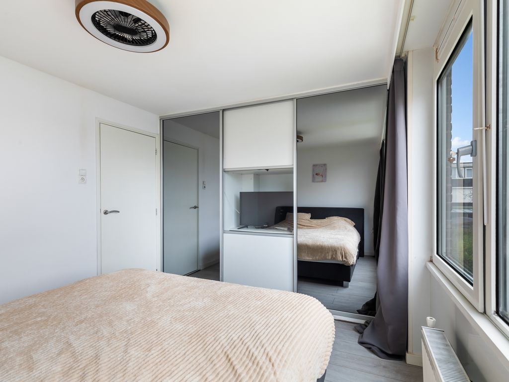 Toverfluitstraat 11, Hoogvliet