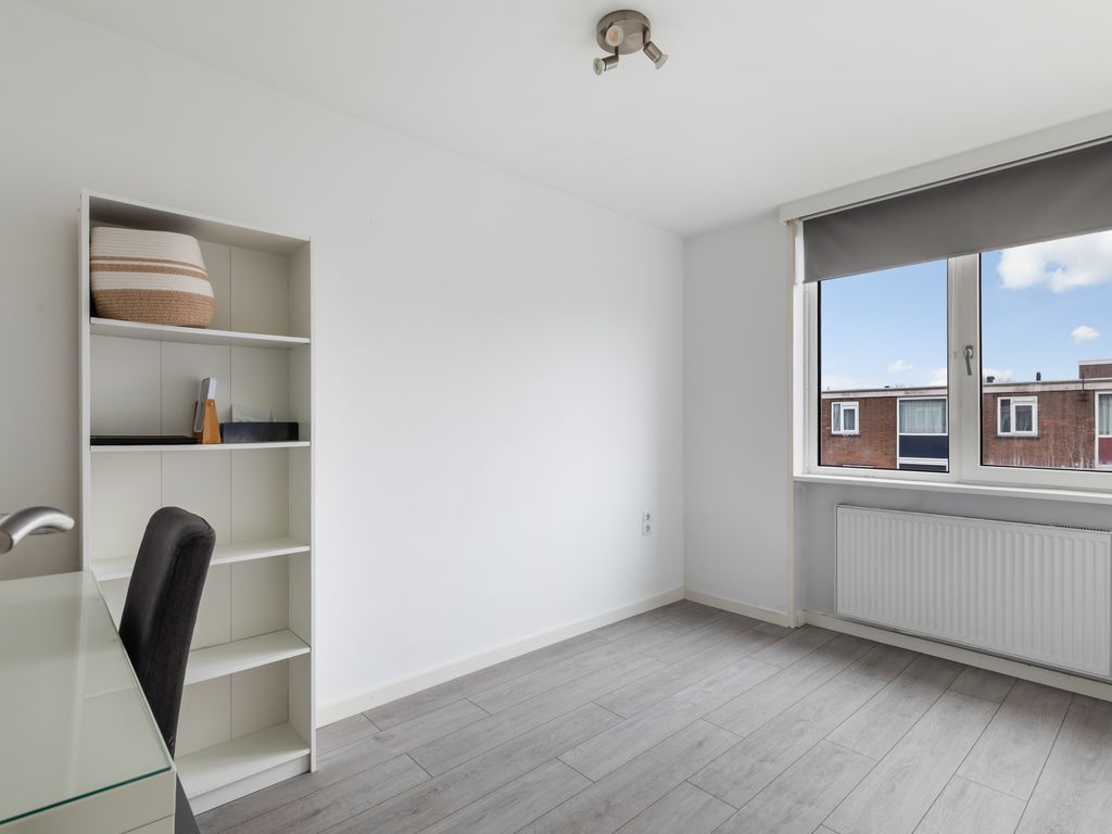 Toverfluitstraat 11, Hoogvliet