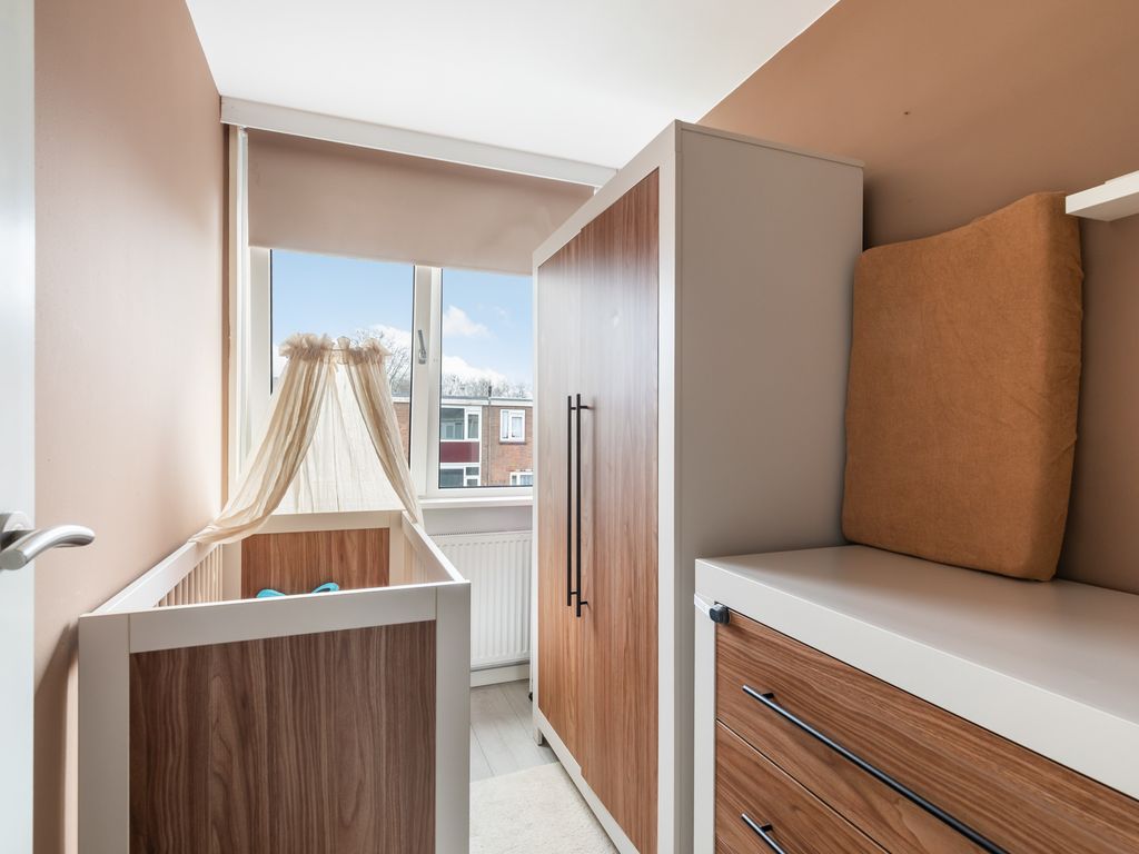 Toverfluitstraat 11, Hoogvliet