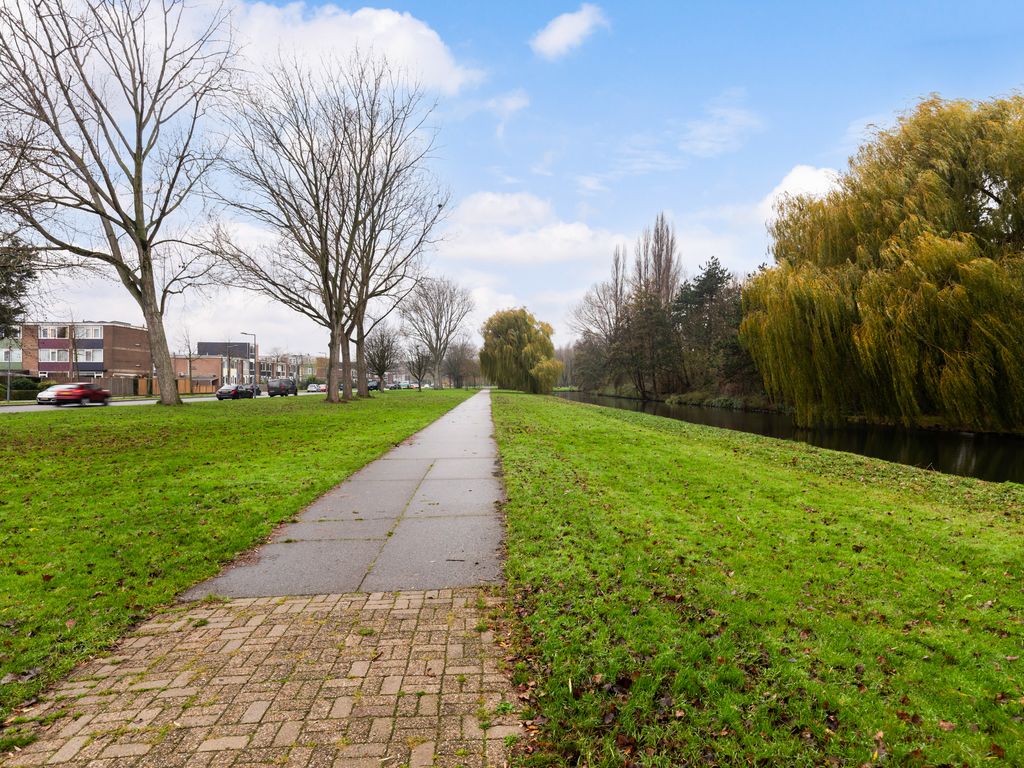 Toverfluitstraat 11, Hoogvliet