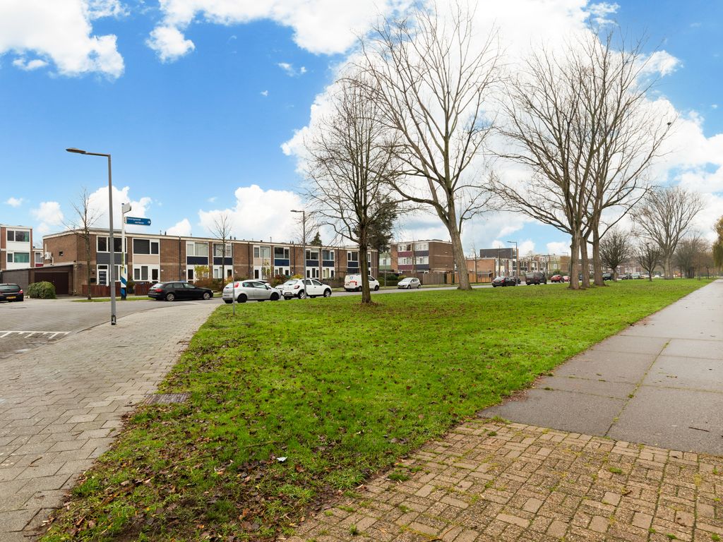 Toverfluitstraat 11, Hoogvliet