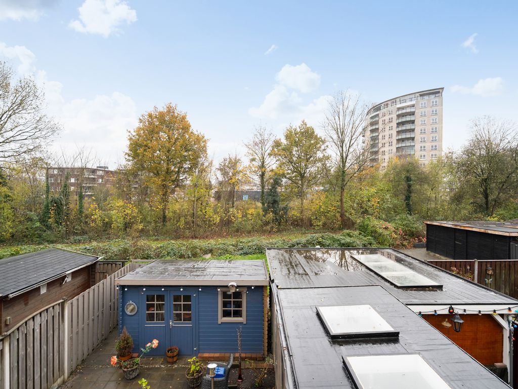 Paradijsvogelhoek 30, Spijkenisse