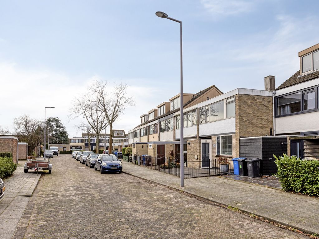 Madroelstraat 14, Pernis