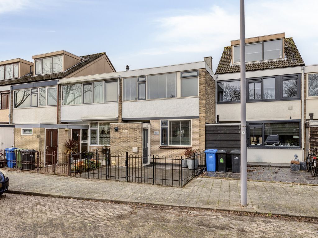 Madroelstraat 14, Pernis