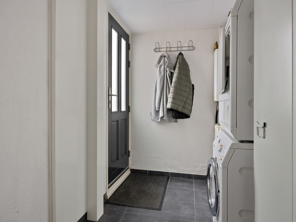 Madroelstraat 14, Pernis