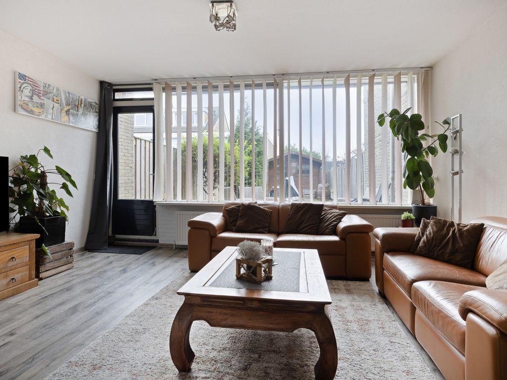 Madroelstraat 14, Pernis