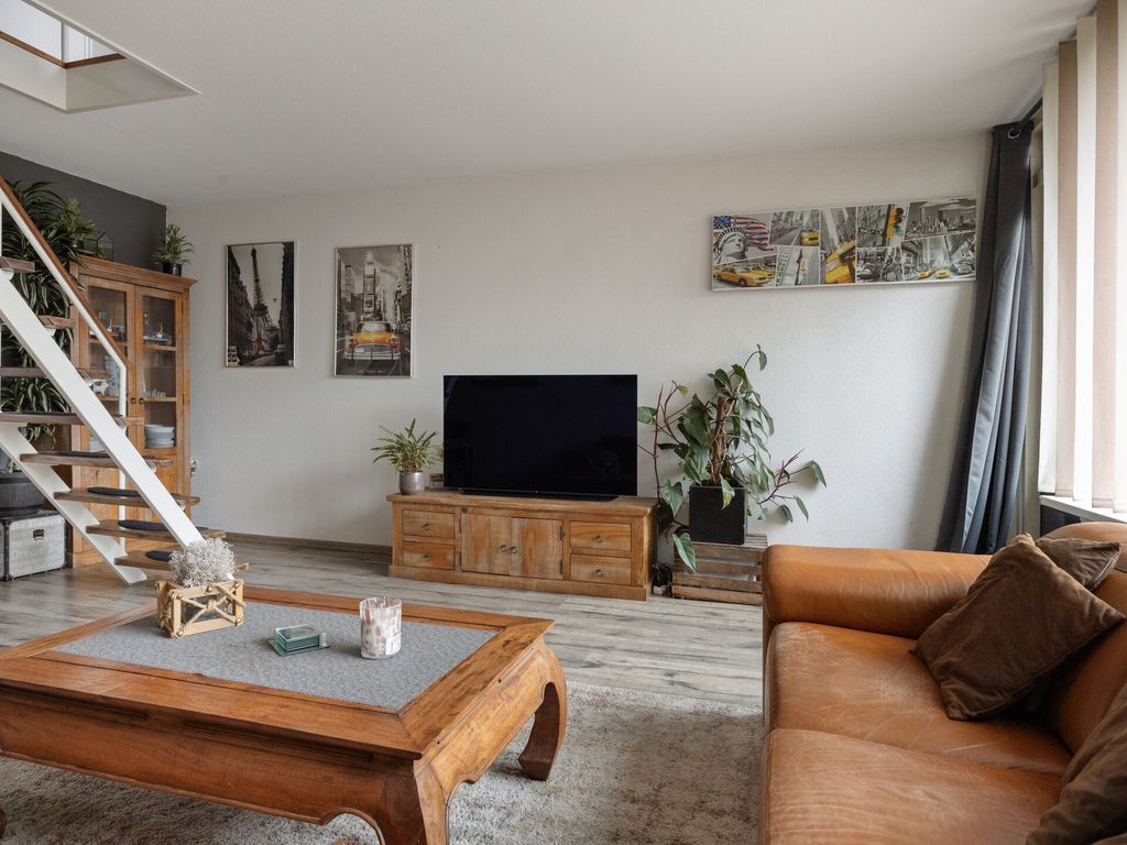 Madroelstraat 14, Pernis