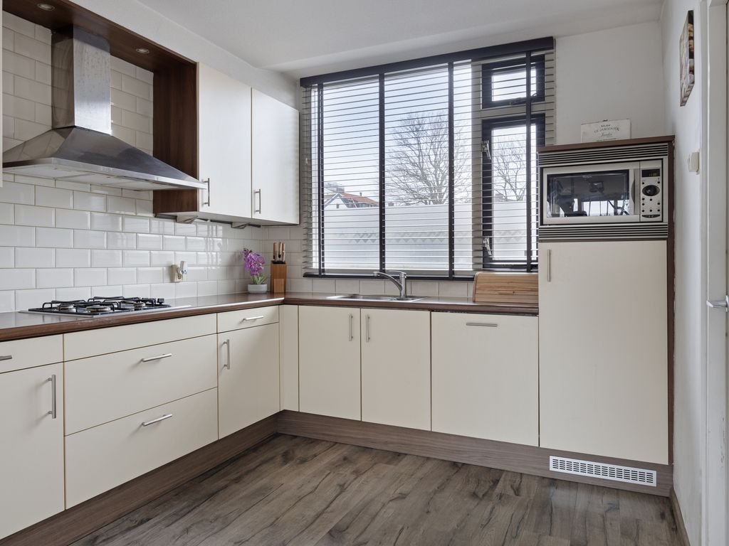 Madroelstraat 14, Pernis