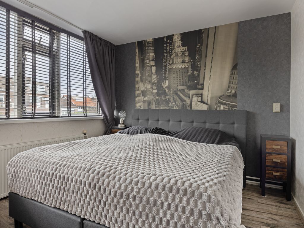 Madroelstraat 14, Pernis