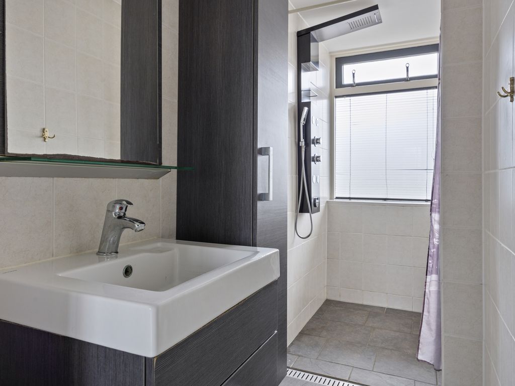 Madroelstraat 14, Pernis