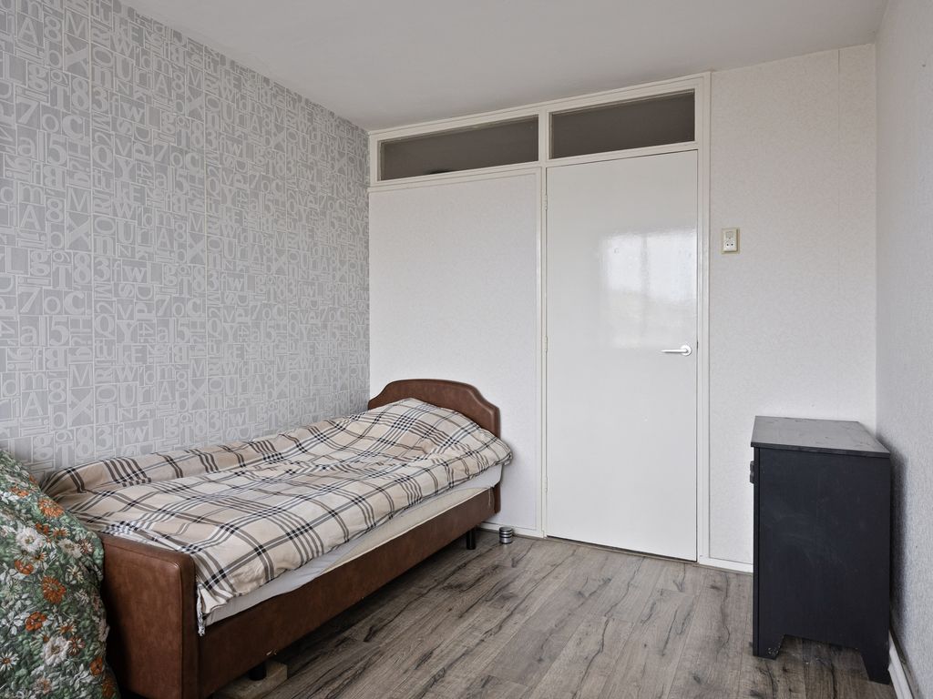 Madroelstraat 14, Pernis