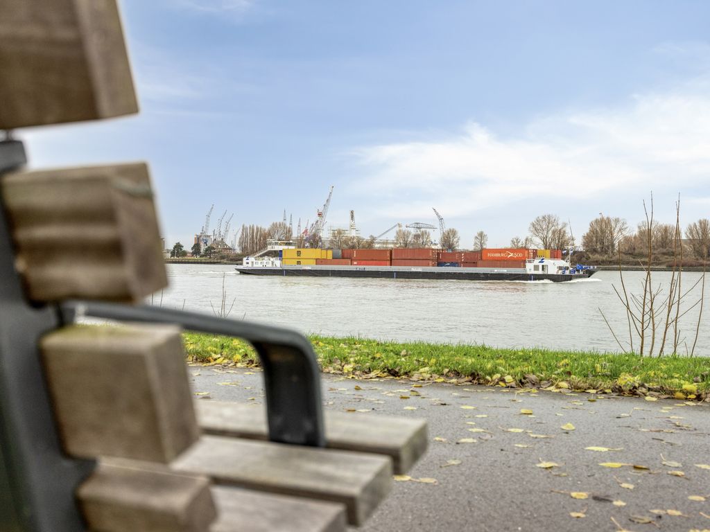 Madroelstraat 14, Pernis