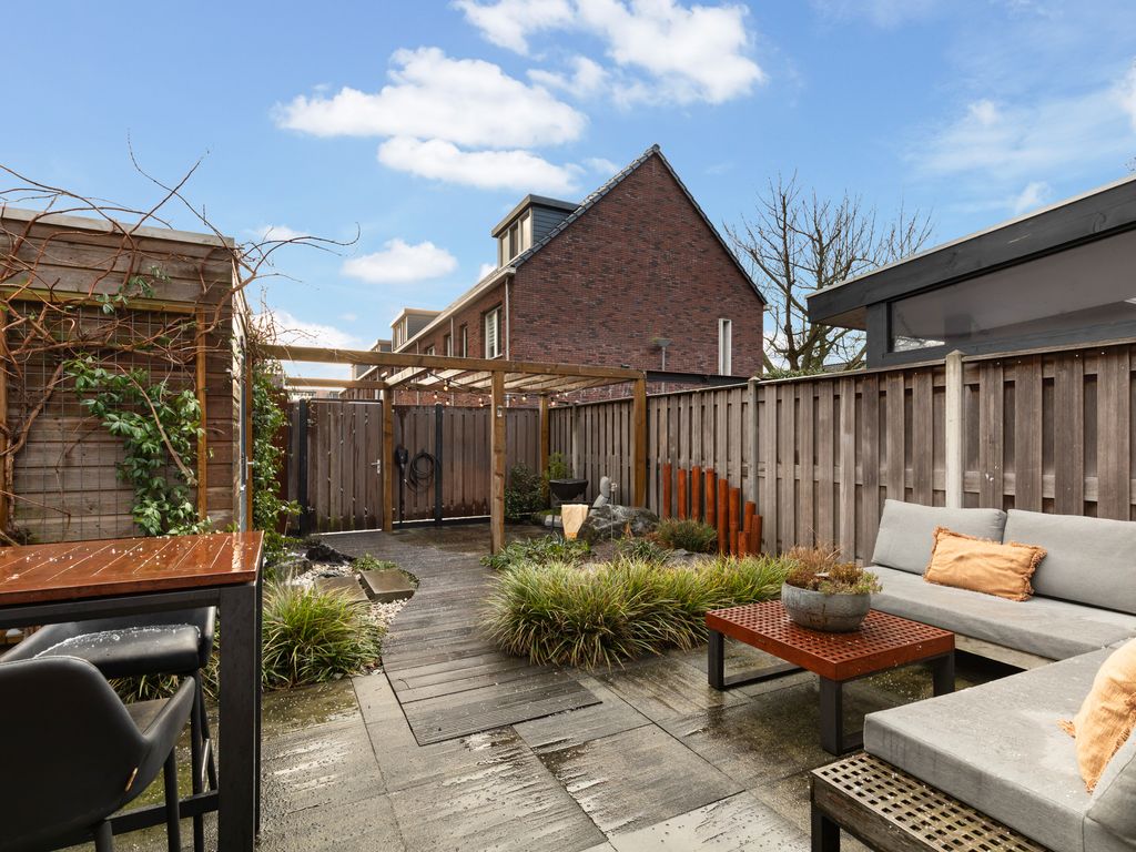 Langebakkersoord 40, Hoogvliet