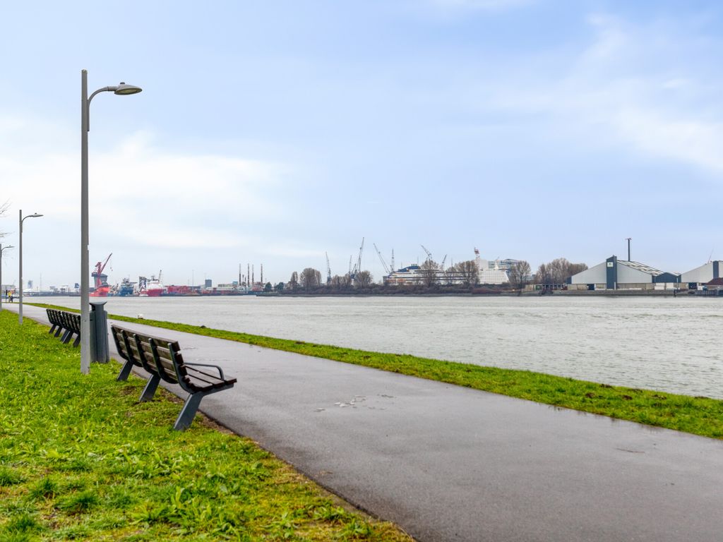 Pastoriedijk 296, Pernis