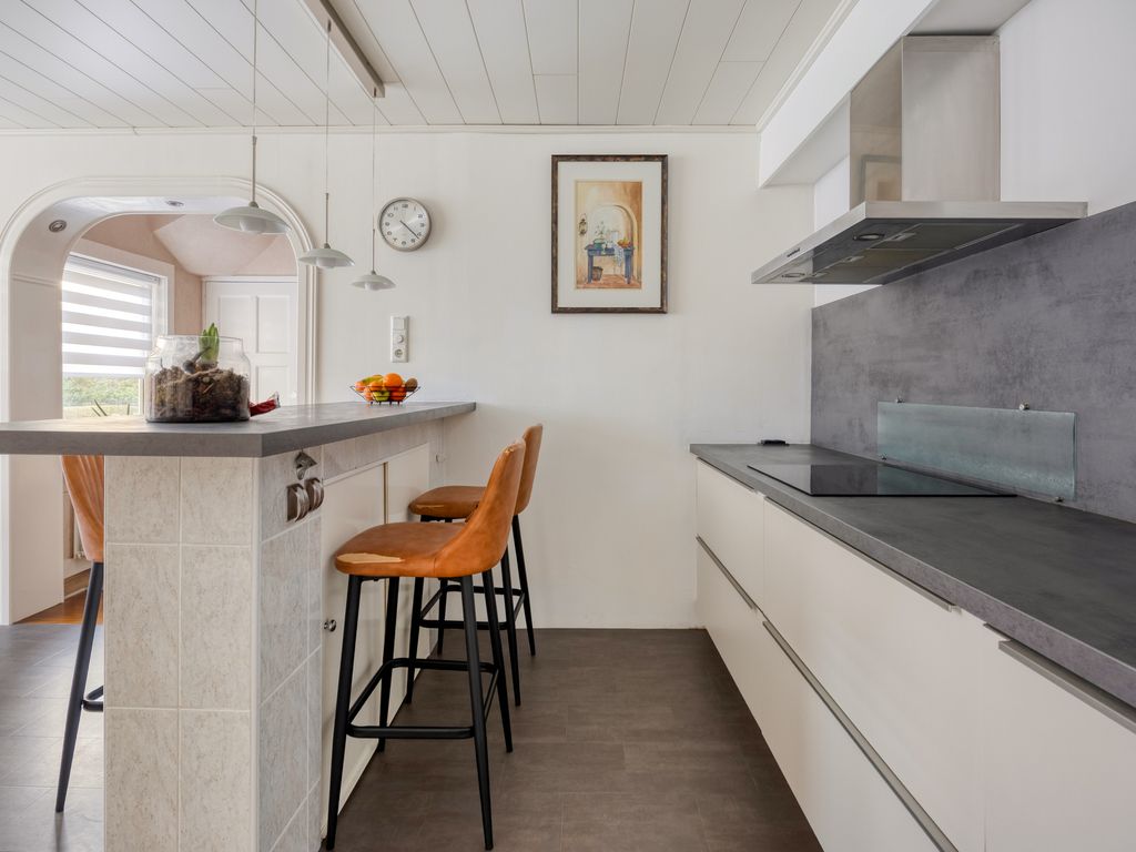 Burgemeester van Esstraat 80, Pernis