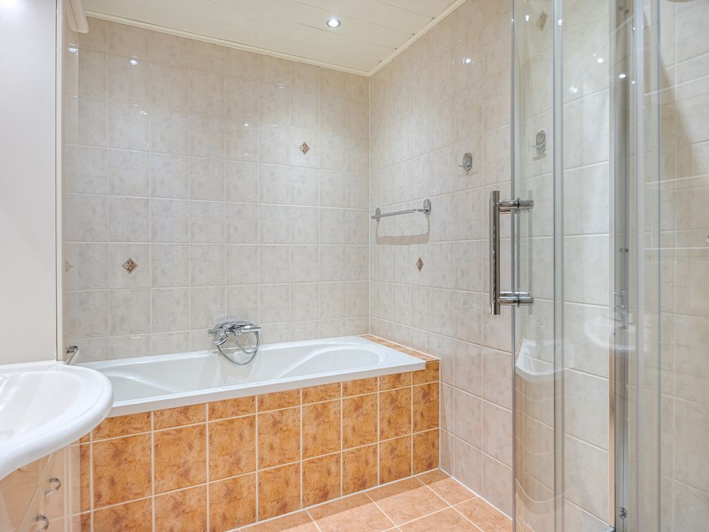 Burgemeester van Esstraat 80, Pernis