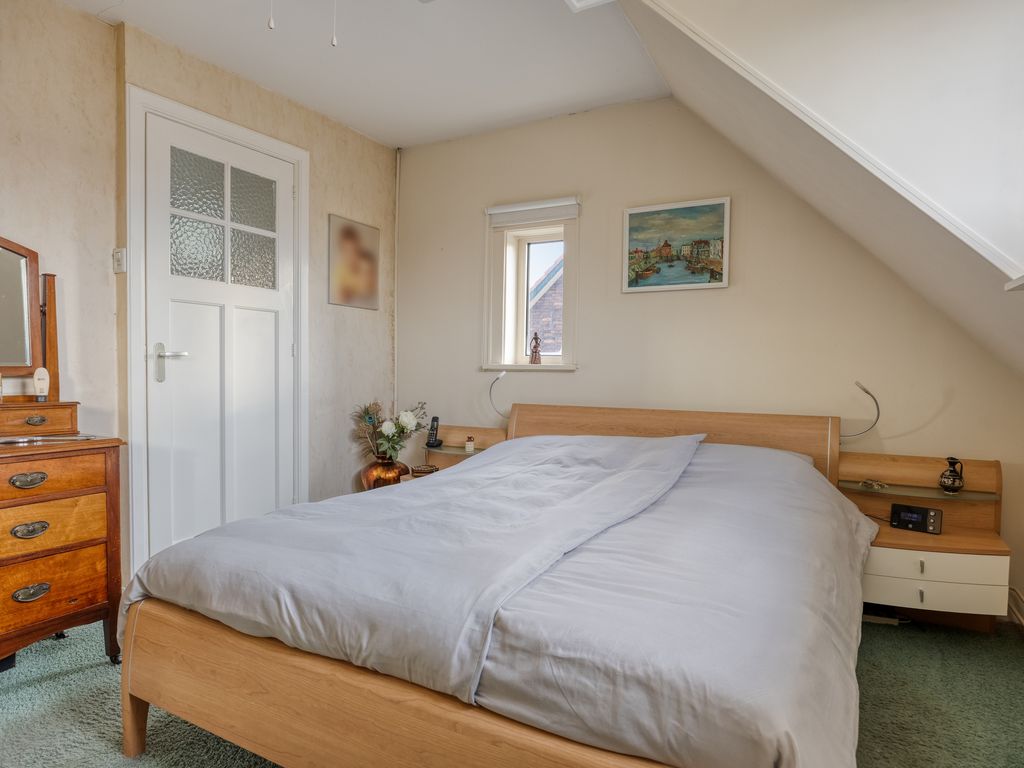 Burgemeester van Esstraat 80, Pernis