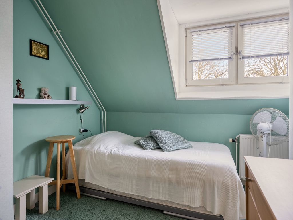 Burgemeester van Esstraat 80, Pernis